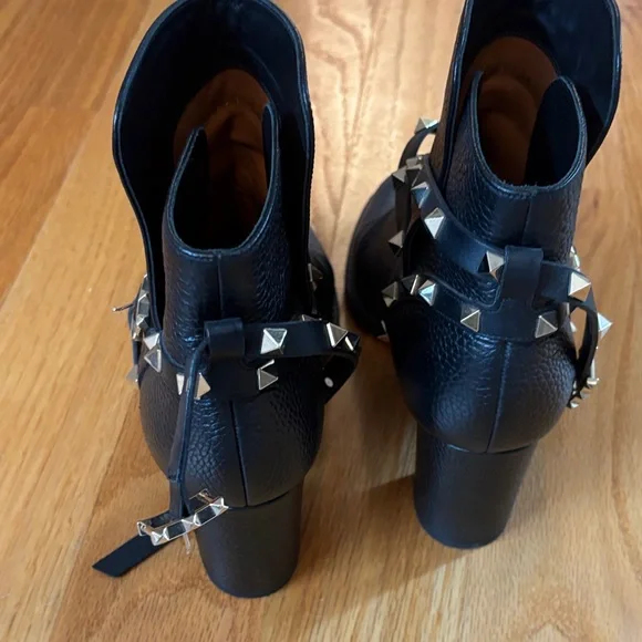Valentino Studded Black Ankle Boots - Picture 3 of 8